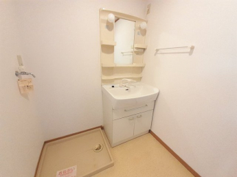 明るい洗面所です