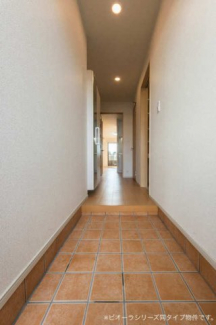 明るい玄関です