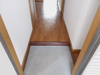 収納もある玄関です