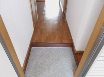 収納もある玄関です