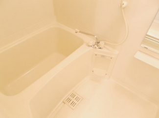 コンパクトで使いやすいお風呂です