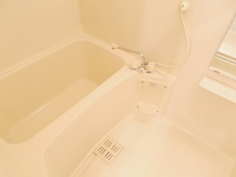 コンパクトで使いやすいお風呂です