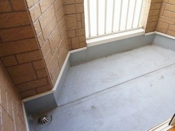 外からの目が気にならないバルコニーで洗濯物が干せます