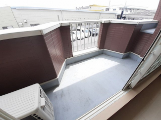 開放的で明るい空間を演出してくれるバルコニーです
