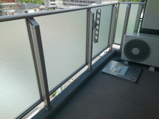 落ち着いた時間を過ごせるバルコニーです