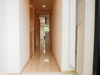 明るい玄関です