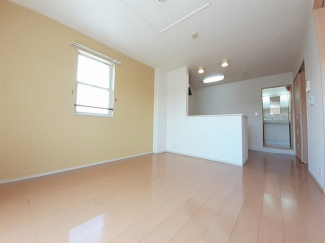 ゆったり過ごせる居間です