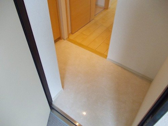 毎日通る玄関はこちらです