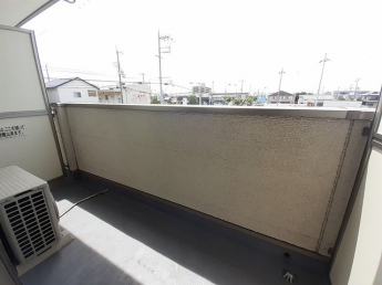 お洗濯にも便利なバルコニー付き