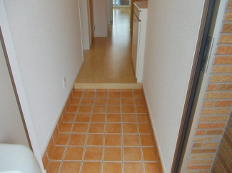 毎日通る玄関はこちらです