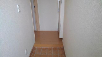 収納もある玄関です