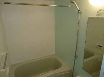 コンパクトで使いやすいお風呂です