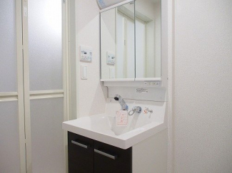 忙しい朝には欠かせない洗面所です