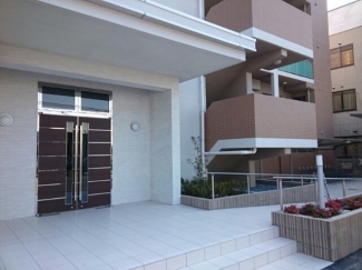 落ち着いたエントランスです