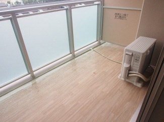 開放的で明るい空間を演出してくれるバルコニーです