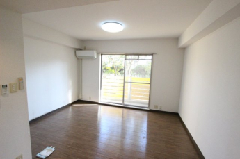 こちらの居間で趣味の時間をお楽しみください