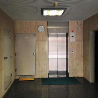 １階　エレベーターホール