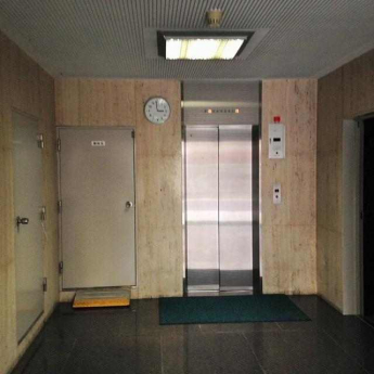 １階　エレベーターホール