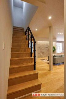 リビングがオシャレな空間になるリビング階段採用。