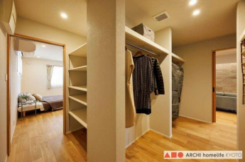 家族みんなで使えるファミリークローゼット！寝室からの動線が楽