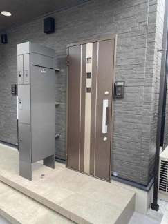 各戸に宅配ボックス・モニター付インターホン