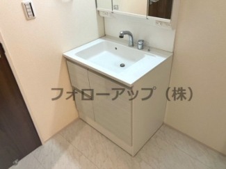 朝の支度にも助かる、独立の洗髪洗面化粧台