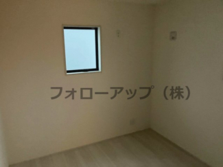 コンパクトで使いやすい洋室です