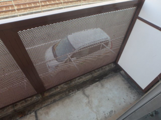 暖かな日差しのふりそそぐバルコニー