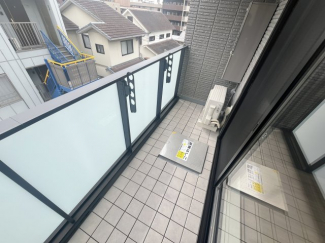 バルコニーからの眺めを楽しみながら食事をしませんか