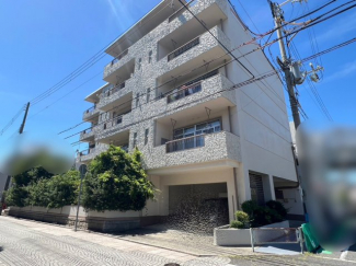 室内フルリフォーム済の賃貸マンション。約12.5帖LDKに和室・洋室・納戸を備えたゆとりの2SLDK。2重サッシで断熱・防音性も向上。香櫨園駅徒歩7分の好立地。