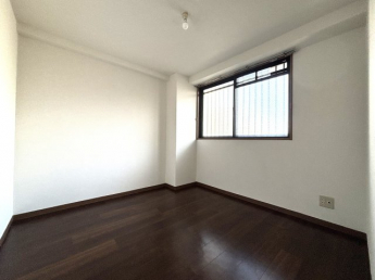 4.5帖洋室
衣裳部屋に最適