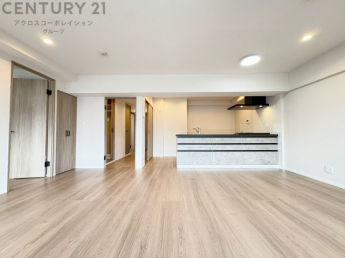 リビングダイニングは家族や友人とのコミュニケーションを楽しむ場所でくつろぎながら食事や会話を楽しめ、多目的に利用できリラックスできる空間です。家庭内の中心として機能し、快適な生活をサポートします。
