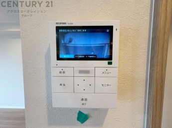 訪問者が来たときにテレビ画面で確認できるため、安心してドアを開けられます。録画機能があるものもあり、留守中に来訪者を記録しておくことができます。利便性が高く、セキュリティ面でも安心です。
