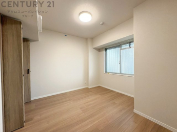 創造性や成長を促す遊びの空間を提供。学習や趣味に集中できる環境を整えます。個別のプライベートスペースは自己表現と自立心を育み、心地よい睡眠環境を整えリラックスできる場所を提供。
