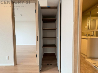 棚付き収納スペース