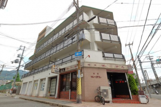 外観　1階は喫茶店