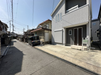 【前面道路含む現地写真】