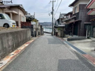 【前面道路含む現地写真】