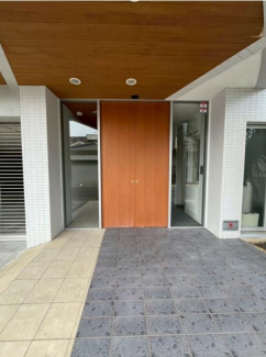 清潔なエントランスです