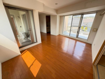 こちらの居間で趣味の時間をお楽しみください