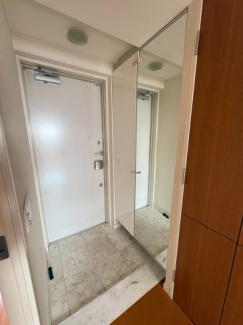 毎日通る玄関はこちらです