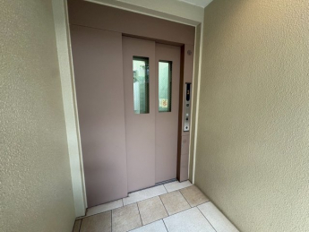 毎日通る玄関はこちらです