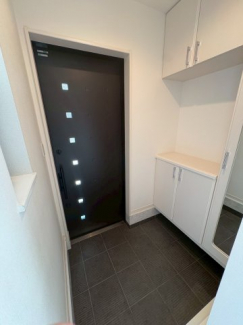 収納もある玄関です