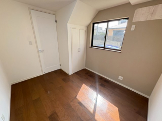 使い勝手のいい洋室です