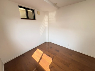 スタンダードな洋室です