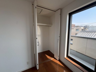 使い勝手のいい洋室です