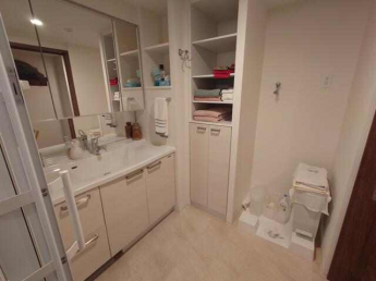 収納豊富でゆとりあるランドリー空間