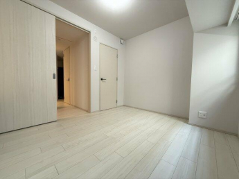 収納付きで使いやすい洋室