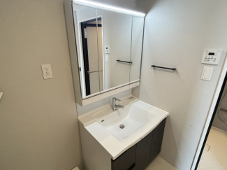 明るい洗面所です