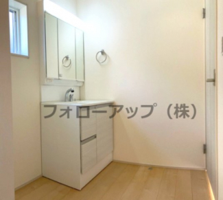 朝の身支度には欠かせない独立洗面化粧台